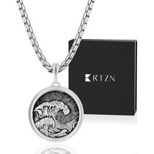 RTZN 남성용 펜던트 목걸이 u2013 스테인리스 스틸 실버 목걸이 22인치 체인 2인치 연장 방수 및 무광택 소형 대담한 힘과 유산의 상징