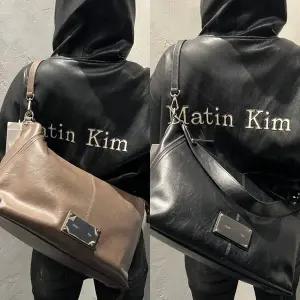 [마뗑킴][국내매장판] 마뗑킴 가방 사이드 지퍼 백 토트 크로스 보부상 숄더백