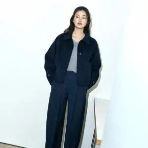 [코어 어센틱]26SS 핀 스트라이프 트라우저