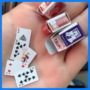 1.5x1cm 크리 에이 티브 재미 미니 카드 놀이 소형 장식품 인형 집 장면 레이아웃 장식 액세서리 바비 Ob11