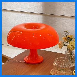 LED 버섯 테이블 램프 모던 미니멀리스트 데스크 램프 USB 전원 삼색 조광 호텔 및 침실 조명에 적합.