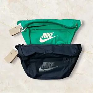 나이키 테크 힙팩 슬링백 블랙 그린 BA5751 010 365 국내매장판