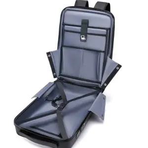 하드쉘 캐리어백팩 튼튼해서 여행용으로도 적합하고 도난방지 도어락이 있어 유용한 출장가방