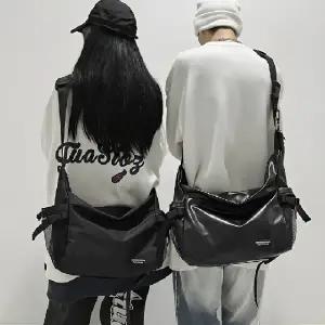 영패커 메신저백 가죽 옆으로매는가방 노트북  남성 대학생 고등학생 중학생가방 크로스백 가벼운