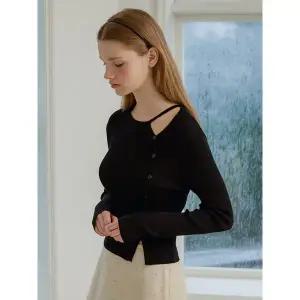 [올리브데올리브](신세계 사우스시티)절개 사선 라인 니트 풀오버 OK4AP801