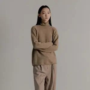 [고욜](내추럴모카, 베이지)24FW 캐시미어 메탈얀 터틀넥 풀오버