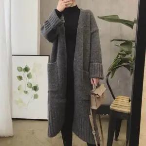 사각 포켓 여성 롱가디건 차콜 로브형 니트 가디건 (KYR-WB33F03)