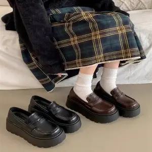 여성 2컬러 클래식무드 통굽 레이스업 플랫슈즈 로퍼