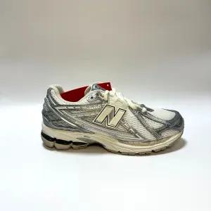 뉴발란스 1906R 실버 메탈릭 씨 솔트 M1906REE
