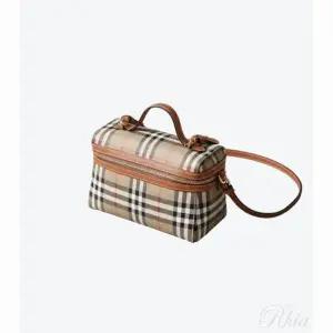 버버리 26SS 체크 배니티 백 8120525