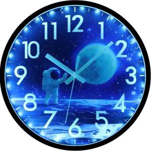 조폼의 어두운 벽시계 12인치 빛 무음 조명 배터리 작동 우주비행사의 침실용 야간 LED 사운드 컨트롤
