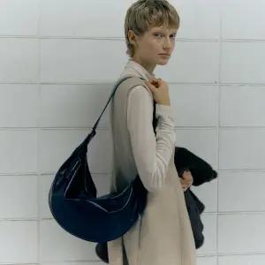 [롯데백화점]조이그라이슨 준 호보백 미디움 플레인 LW4AD3030_10