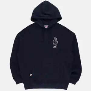 엄브로 HBL CELEB 그래픽 쭈리 후드 티셔츠 딥네이비 UP121CHD21