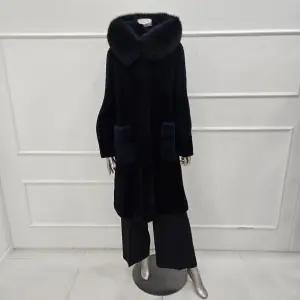 [미니멈]MZDKFL0830BK 양모100  후즈폭스 코트