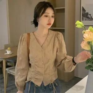 여성 의류 상의 2컬러 셔링 스트랩 데일리 블라우스 DHH L04