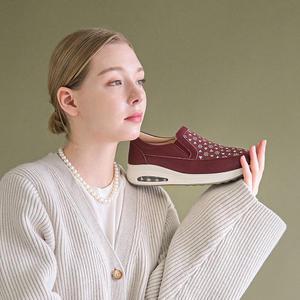 게일 큐빅 플라워 에어 키높이 슬립온 4cm 사계절 발편한 쿠션 운동화