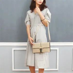 [셀러허브][라일리] Rly 골드컬러 럭셔리 핸들이쁜클러치백 우아한 여성손가방 (S9520556)