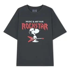 [롯데백화점]클라이드앤 남녀공용 스누피 그래픽 피그먼트 반팔티셔츠 FPCTS373U