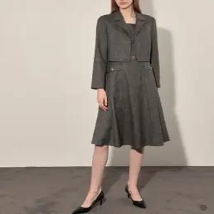 올리비아로렌 / 자켓형 핏앤플레어 원피스 VOCOA4F8321/ 애플아울렛 ( 브라운 )