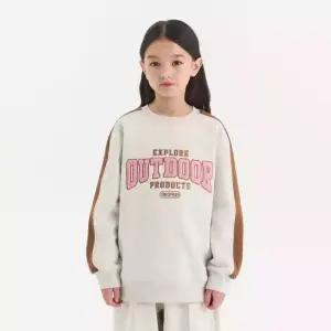 [아웃도어 프로덕트 키즈]바시티 레터링 기모 맨투맨 (오트밀) OD254IMM04_OTM