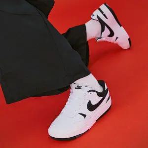 나이키 감마 포스 DX9176-100 (국내매장판)