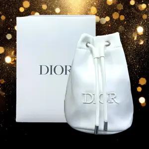 오늘의향수 디올뷰티 복조리 DIOR자수로고 파우치 이너백 노벨티
