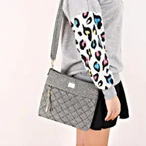 [라일리] Rly 여성스러운 테슬 퀄팅 무늬 포인트 숄더 크로스백