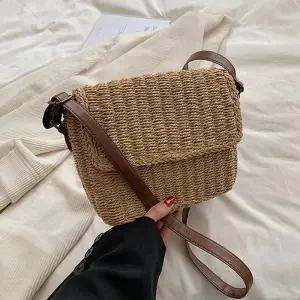 [라일리] Rly 여성 2컬러 베이직 스퀘어 데일리 크로스백 라탄백