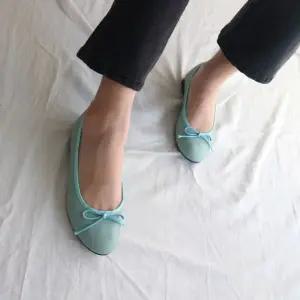 국내제작 라운드 소가죽 리본 장식 여성 플랫 단화Y