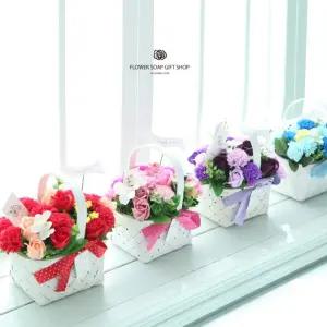 꽃바구니 비누꽃카네이션 브로지 선물 시들지않는꽃 카네이션 카네이션선물 어버이날선물 스승의날선물 카