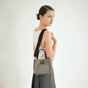 [루즈앤라운지](강남점)에센자 미니 토트 RA2G3ABG605WBK