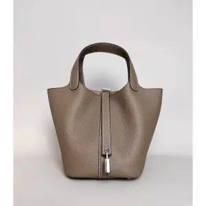 비서진 박신혜 가방 가죽 토트백 버킷백