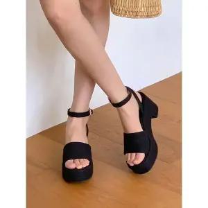 [하프클럽/]라탄 스트랩 통굽샌들 8cm_25S372