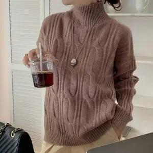 외출룩 패턴 폴라 겨울 하이넥 꽈배기 긴팔 포근한 데일리룩 여성 니트