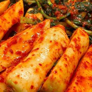 입맛 돋는 매콤아삭 전라도 총각김치