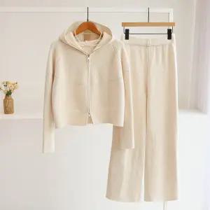 [잇수다] (SET) 루밋 투웨이 후드 울 니트 집업 가디건 + 밴딩 와이드 팬츠 투피스 세트