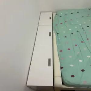 침대 쇼파 틈새 수납장 머리맡 좁은 공간 다용도