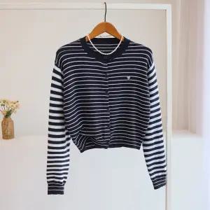 [잇수다] 리코차 하트 팬던트 스트라이프 배색 라운드 니트 가디건