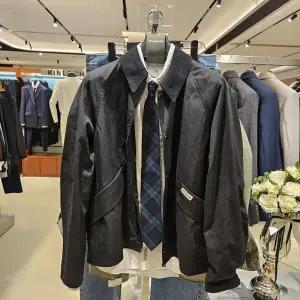 [킨록바이킨록앤더슨](신세계 사우스시티)[킨록X에든버러]블랙 카라 배색 케주얼 왁싱 숏초어 재킷(LJU5...