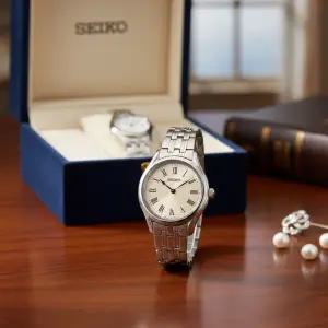 [세이코]사파이어 아날로그 심플 클래식 크림 다이얼 여자손목시계