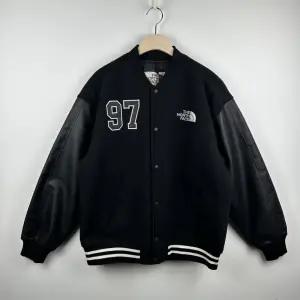 바시티 히트 자켓 NJ3NR59J