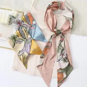 스카프 보타닉 패턴 실크 패션 코디 여성 데이트룩