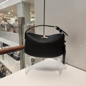 [발리스윗](김해점)26버클장식쁘띠코로스백SQ4ZAB05