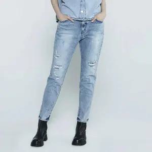 [롯데백화점]버커루 여성 슬림배기핏 연청 데님 팬츠 B235DP903P