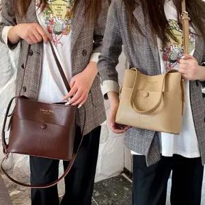 레더크로스백 넓은 수납 공간 디자인 여성 캐주얼 패션 크로스백 캐주얼크로스백