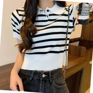 여성 스트라이프패턴 크롭기장 포인트 카라 반팔 니트