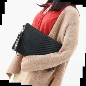 미듐클러치백 남자 여자 브이라인 퀄팅 베이직 클러치백 가방