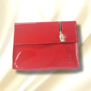 오늘의향수 입생로랑뷰티 레드 에나멜 파우치 이너백 노벨티정품 인플루언서강추