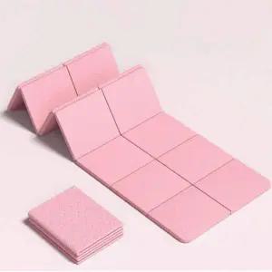 접어서 보관하고 펼치면 바로쓰는 휴대용 운동매트