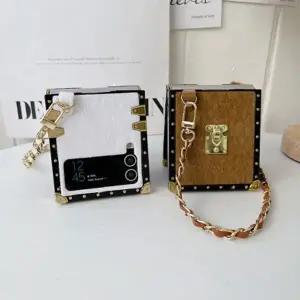 유니블링 갤럭시 z플립 3 4 가죽체인 하드 프레임 스트랩케이스